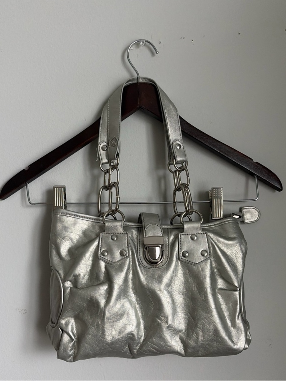 Nila Anthony Silver Metallic Chain-Handle Shoulder Bag